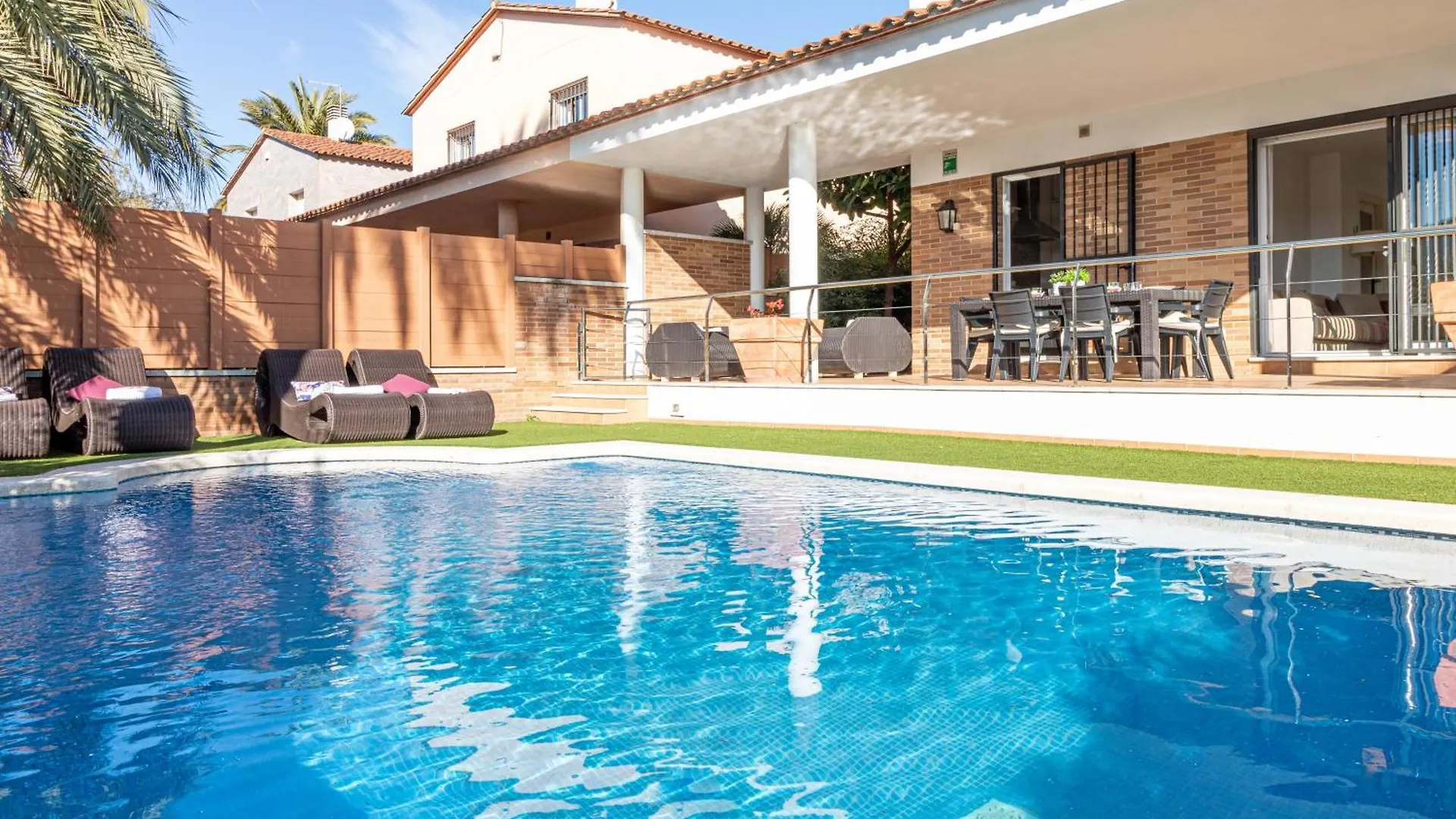 Jouvacations Villa Sun Pani Empuriabrava Spain